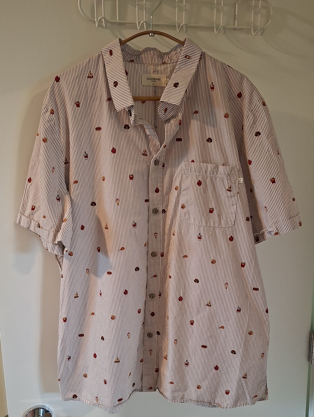 White Striped 100% Cotton Resort-style Shirt w/ Snacks All-over Print (Size XXL)